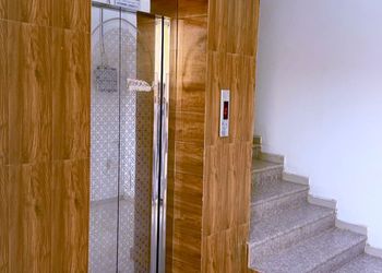 شقة بغرفة معيشة وغرفة نوم 