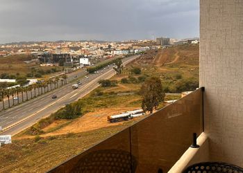 استديو بإطلالة ودخول ذاتي 