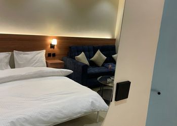 استديو بأثاث مريح وبسيط 