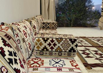 شاليه بجلسة خارجية وموقد حطب