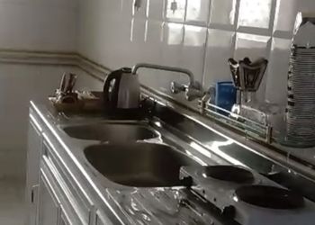 شقة بمجلس وغرفتين نوم 