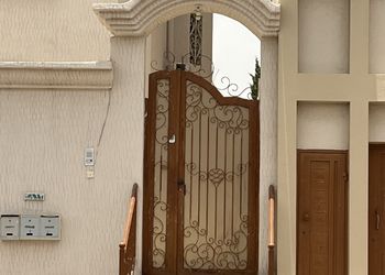شقة بـ4 غرف نوم وغرفتين جلوس