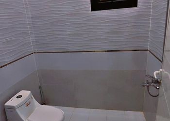 شاليه بمسطح اخضر وجلسة خارجية 