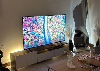 شقة بصالة مريحة وغرفتين نوم 