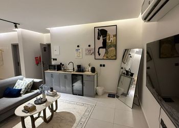 استديو هادئ بسرير ماستر 