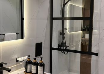 استديو بأثاث مريح وبسيط 
