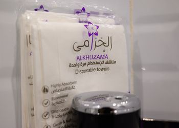 استديو بأثاث مريح وبسيط 