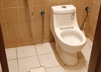 شقة بصالة مريحة وثلاث غرف نوم 