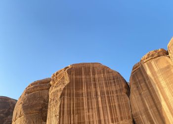 كرفان بإطلالة برية ومسبح خارجي
