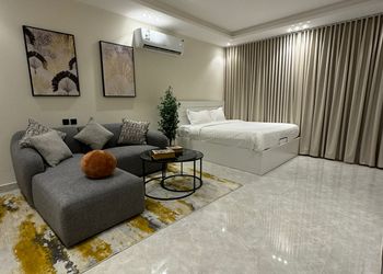 استديو باثاث مريح وبسيط 