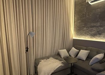 استديو بسرير ماستر وجلسة جانبية