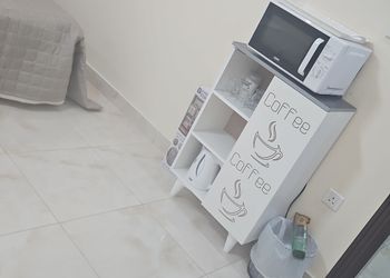 شقة بصالة وثلاث غرف نوم