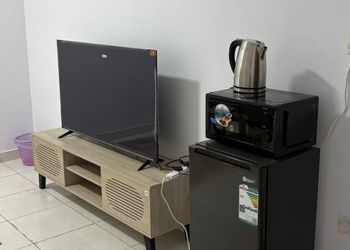 استديو بأثاث مريح وبسيط 