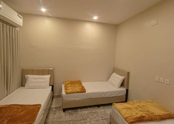 استديو بأسرة مفردة وأثاث مريح
