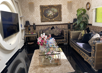شاليه بجناح فاخر مطل على المسبح
