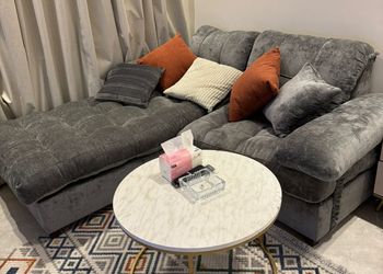 استديو بسرير ماستر وجلسه جانبيه