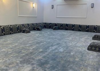 شاليه بمسطح اخضر وجلسة خارجية 
