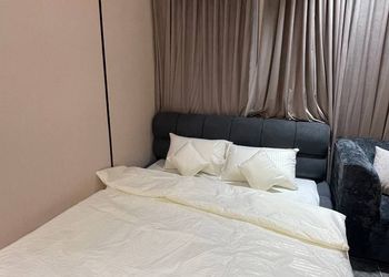 استديو بسرير ماستر وجلسة جانبية