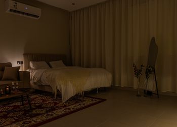 استديو بتصميم هادئ وسرير ماستر