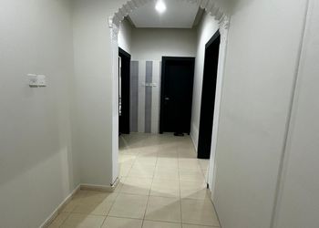 شقة بصالة جلوس وغرفة نوم 