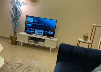 شقة بأثاث مريح وبسيط