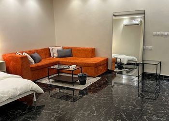 استديو بسرير ماستر وجلسة جانبية