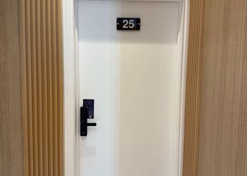 استديو بسرير ماستر وجلسة جانبية