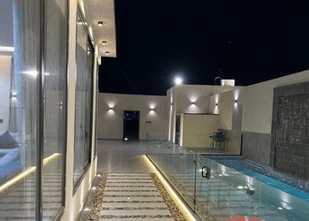 شاليه بجلسة خارجية ومسبح