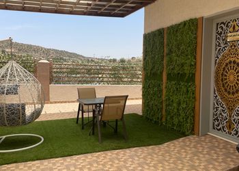 دور ارضي بصالة وغرفتين نوم 