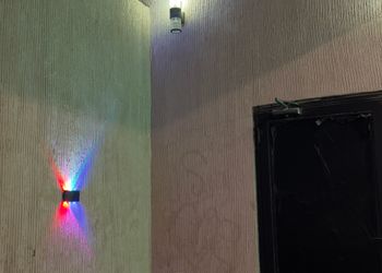شاليه بألعاب أطفال ومسبح