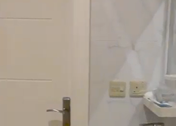 شاليه بمسطح اخضر وجلسة خارجية 
