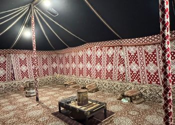 مزرعة ببيت شعر ملكي