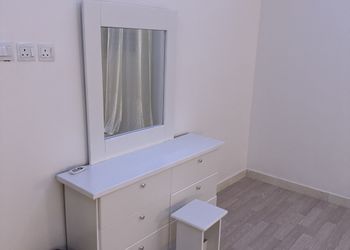 شقة بغرفة معيشة وغرفة نوم 