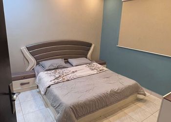 شاليه بمسطح اخضر ومسبح 