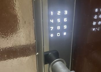 استديو بجلسة جانبية 