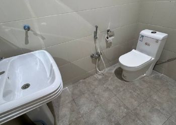 استديو بأثاث مريح وبسيط 