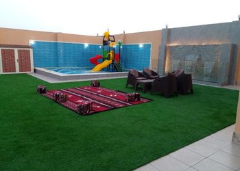 شاليه بالعاب اطفال ومسطح اخضر