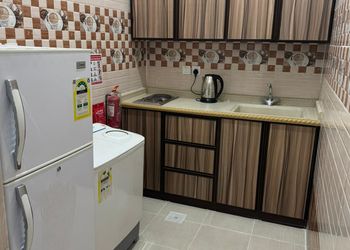 شقة بغرفة معيشة وغرفة نوم 