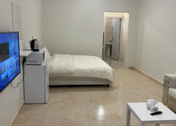 استديو بسرير ماستر وجلسة جانبية 