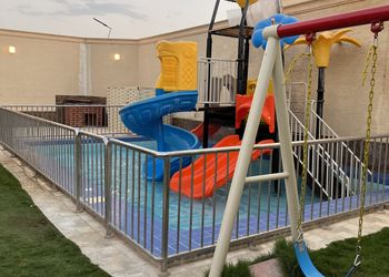 شاليه بجلسة خارجية والعاب مائية