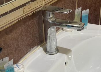 شقة بغرفة معيشة وغرفة نوم 