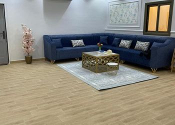 شاليه بجلسة خارجية على المسبح 