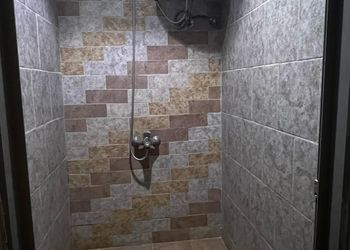 شاليه بجلسة خارجية وألعاب أطفال