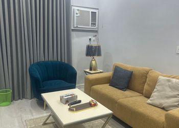 شقة بغرفتين نوم وصالة 