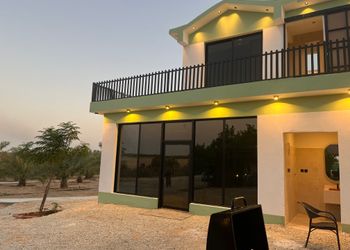 مزرعة بكوخ وإطلالة على الحديقة
