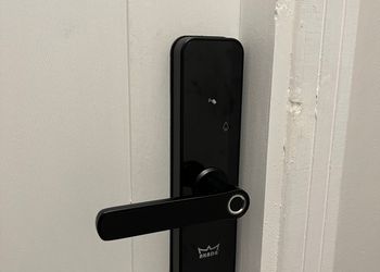 استديو بأثاث مريح وبسيط 