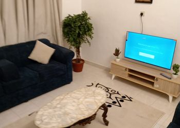 شقة بغرفتين نوم وصالة
