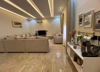 شاليه بمسبح داخلي ومجالس انيقة