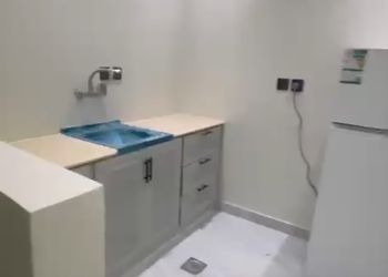 استراحة بمجلس وفناء خارجي 