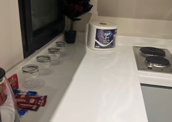 شقة بصالة أنيقة ودخول ذاتي